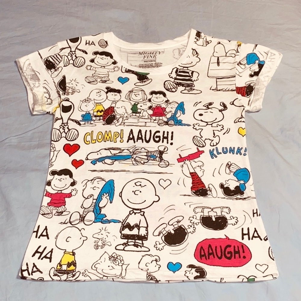 Junior’s Peanuts Graphic Tee